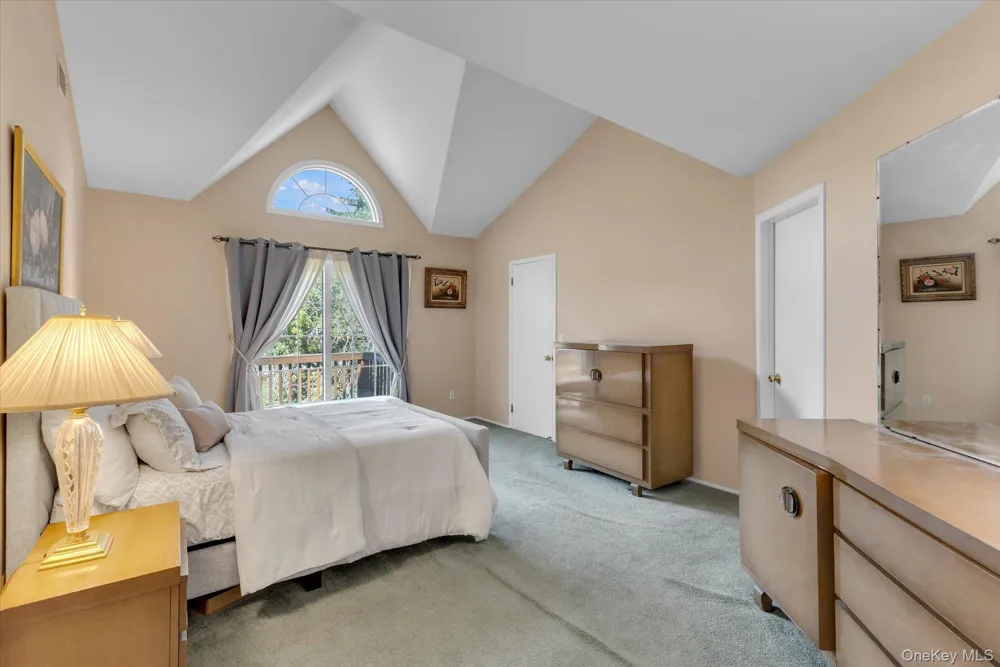 11 Lakebridge Drive S Kings Park, NY 11754