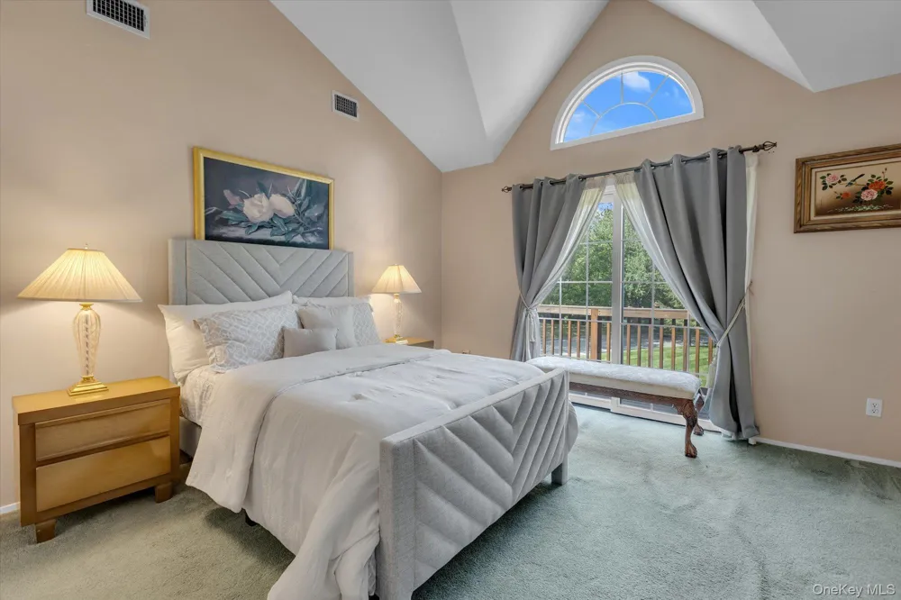 11 Lakebridge Drive S Kings Park, NY 11754