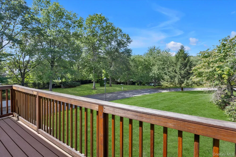 11 Lakebridge Drive S Kings Park, NY 11754