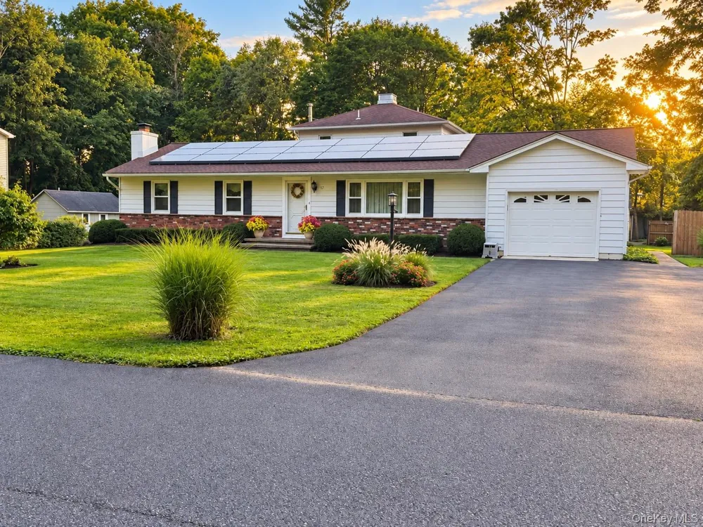 17 Rose Avenue Tillson, NY 12486