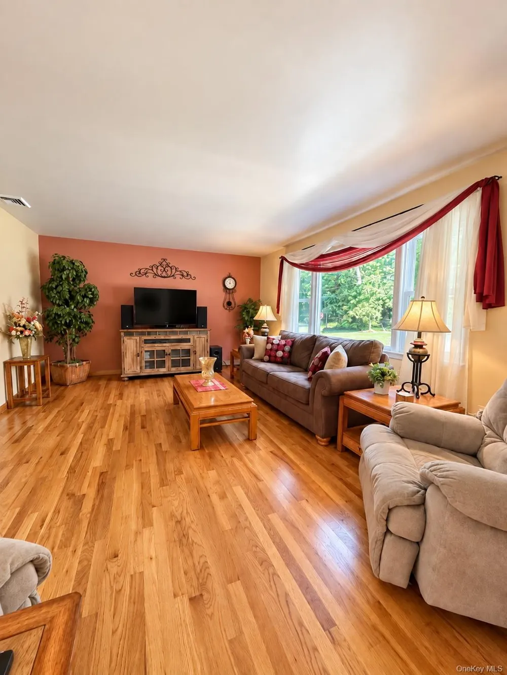 17 Rose Avenue Tillson, NY 12486
