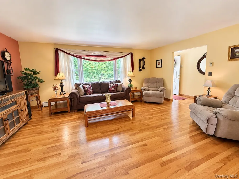 17 Rose Avenue Tillson, NY 12486