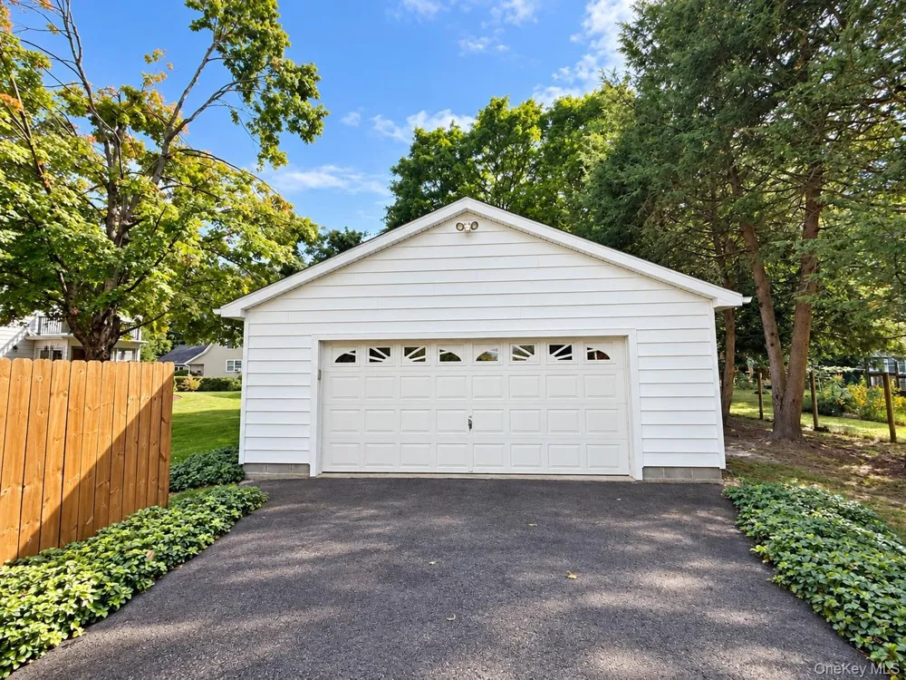 17 Rose Avenue Tillson, NY 12486