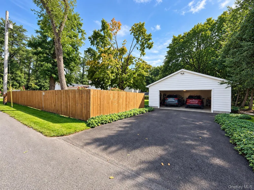 17 Rose Avenue Tillson, NY 12486