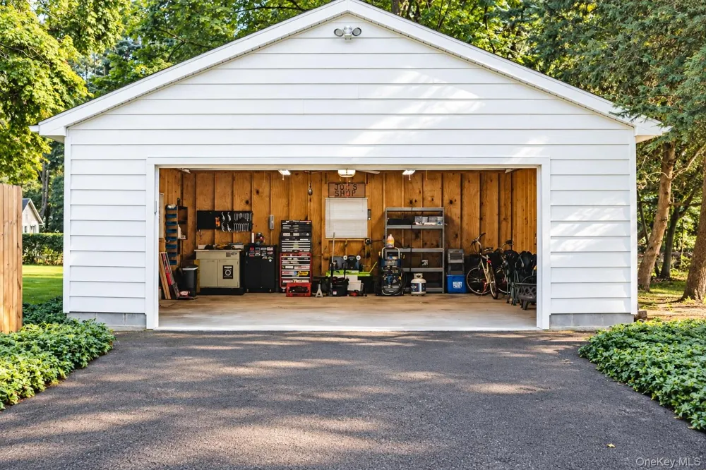 17 Rose Avenue Tillson, NY 12486