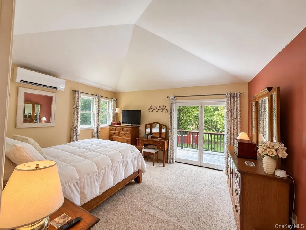 17 Rose Avenue Tillson, NY 12486