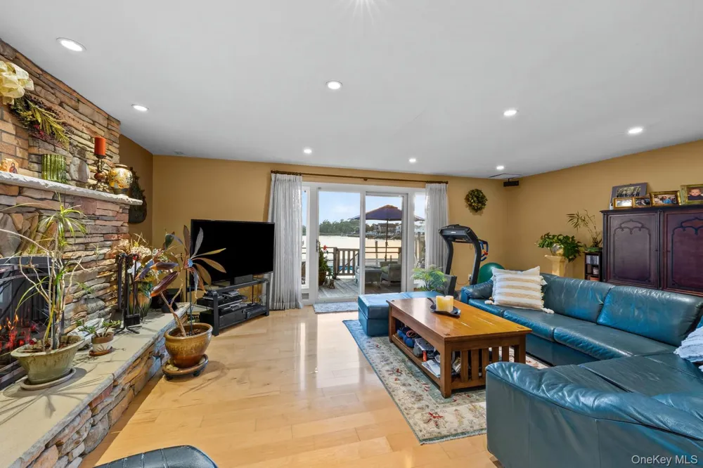 3224 Ann Street Baldwin, NY 11510