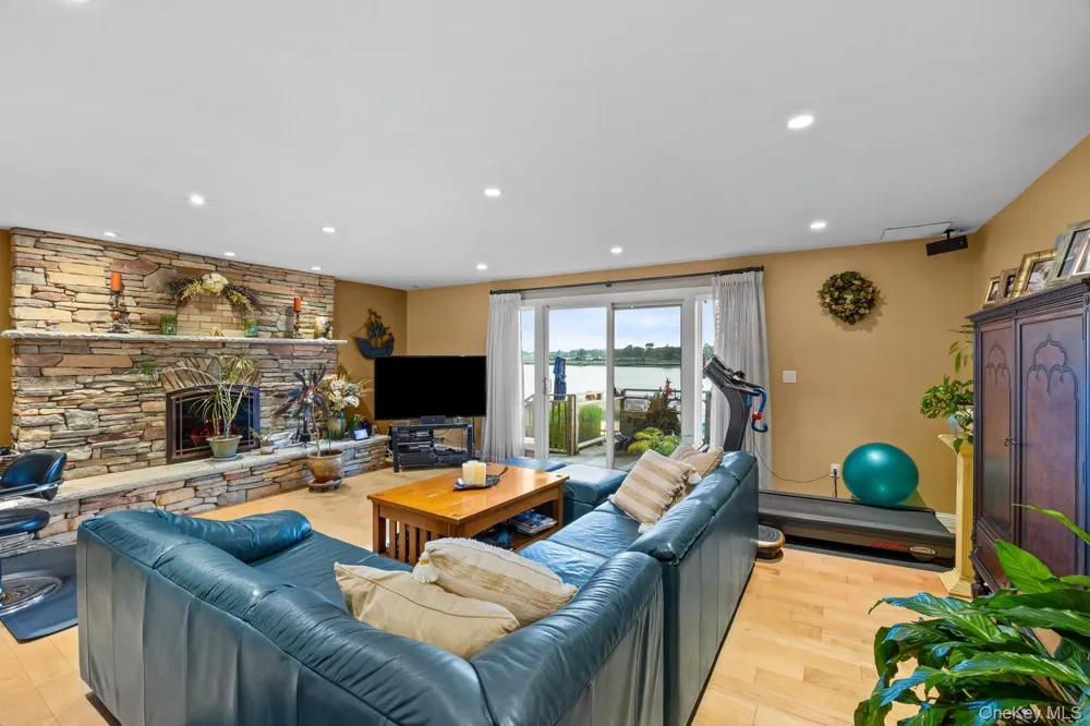 3224 Ann Street Baldwin, NY 11510