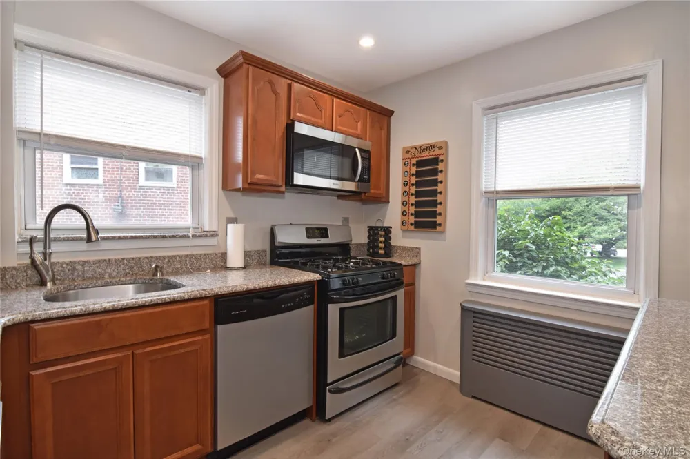 17 Leewood Circle #4R Eastchester, NY 10709