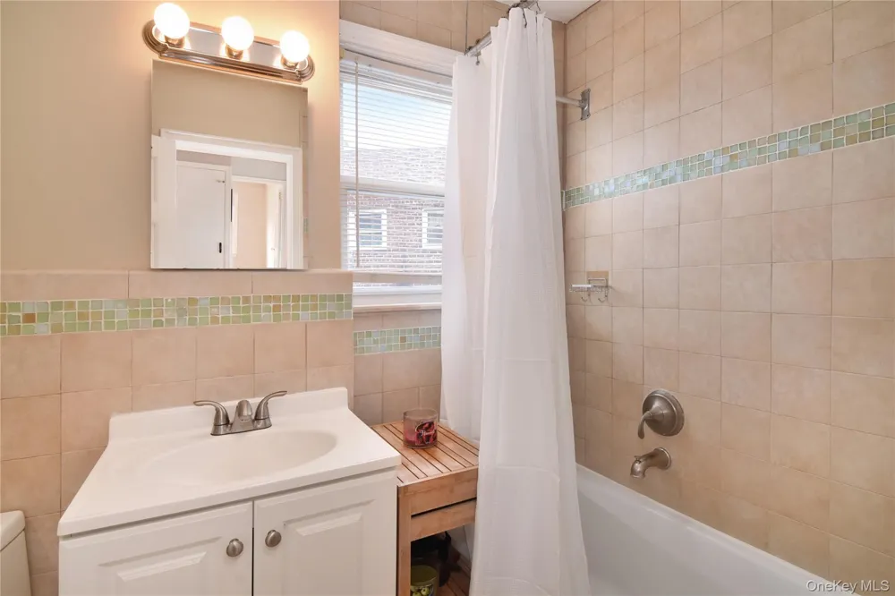 17 Leewood Circle #4R Eastchester, NY 10709
