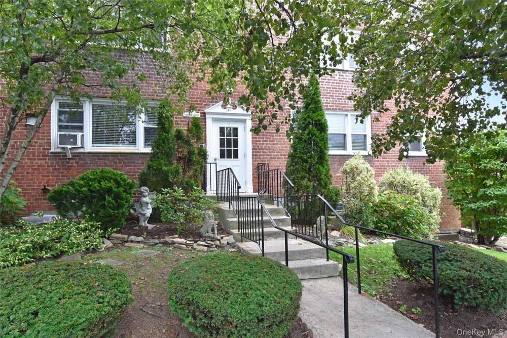 17 Leewood Circle #4R Eastchester, NY 10709