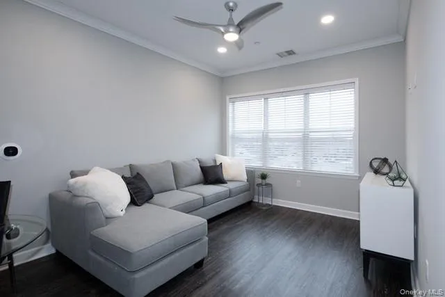 180 Atlantic Avenue #E308 Farmingdale, NY 11735