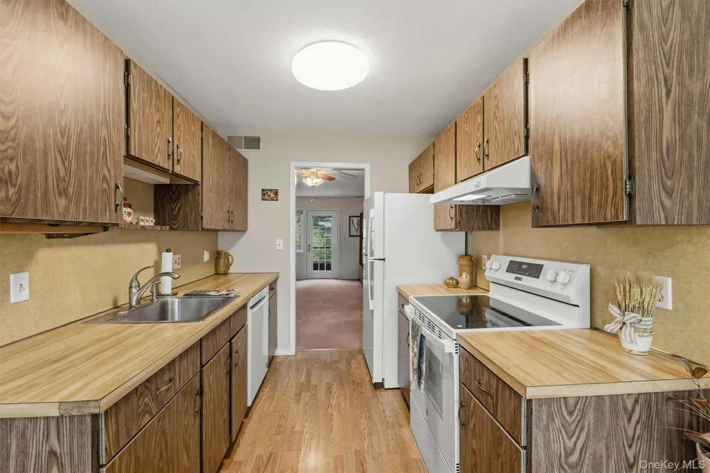 175 Heritage Hills #D Somers, NY 10589