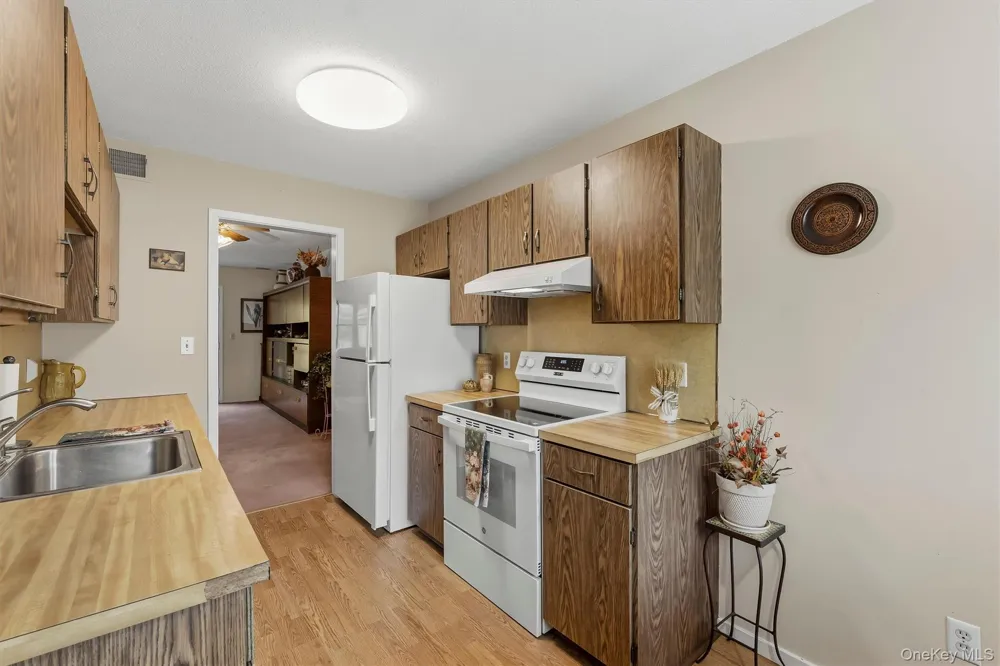 175 Heritage Hills #D Somers, NY 10589
