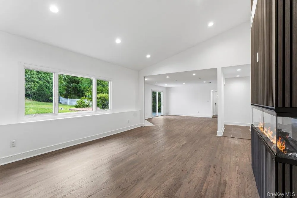 185 Harvard Drive #L Plainview, NY 11803