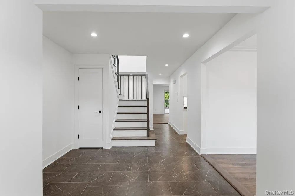 185 Harvard Drive #L Plainview, NY 11803