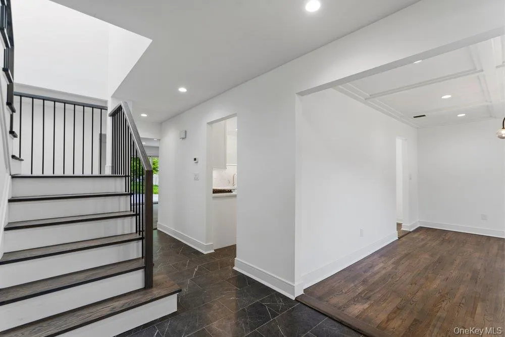 185 Harvard Drive #L Plainview, NY 11803