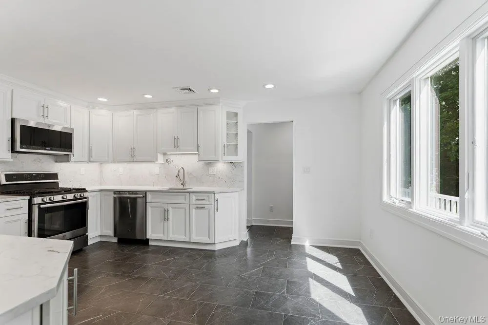 185 Harvard Drive #L Plainview, NY 11803