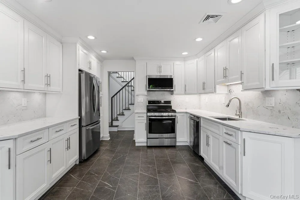 185 Harvard Drive #L Plainview, NY 11803