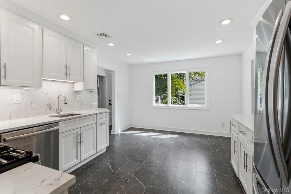 185 Harvard Drive #L Plainview, NY 11803