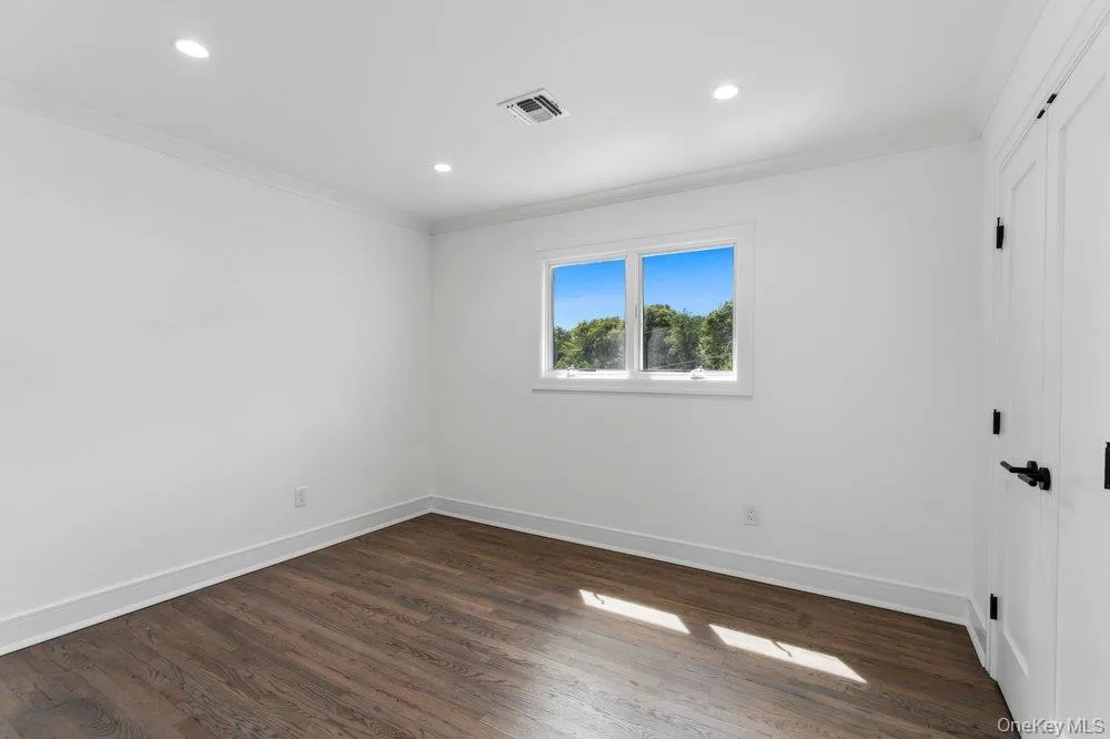 185 Harvard Drive #L Plainview, NY 11803