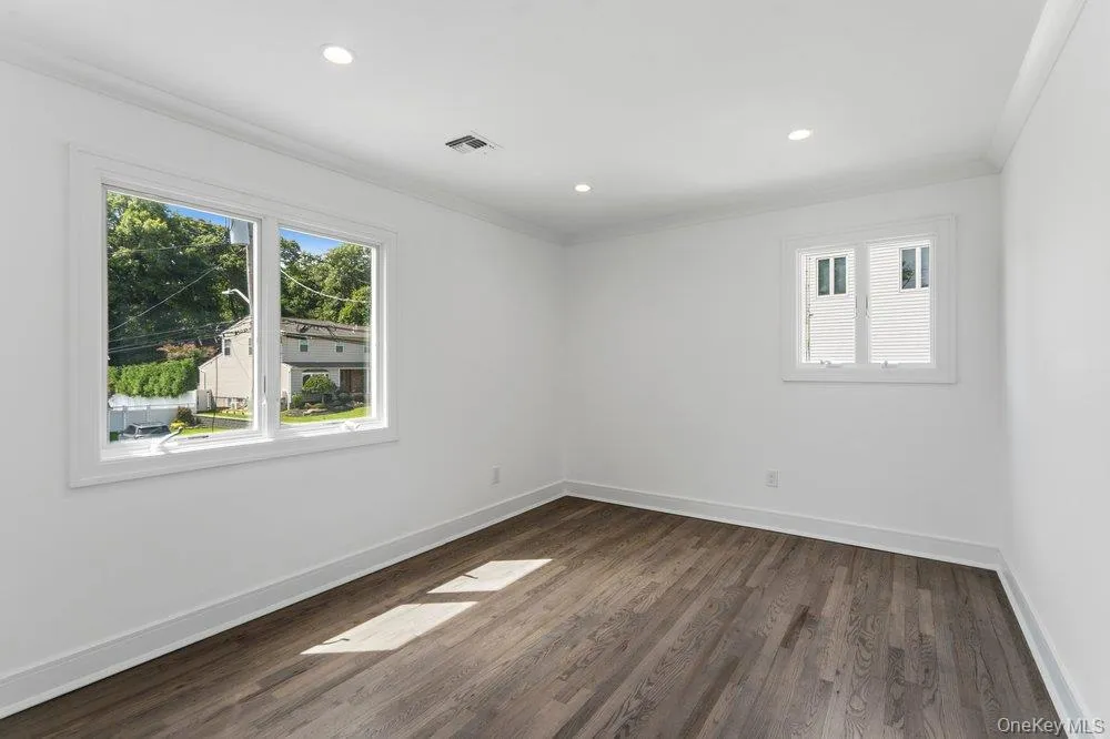 185 Harvard Drive #L Plainview, NY 11803