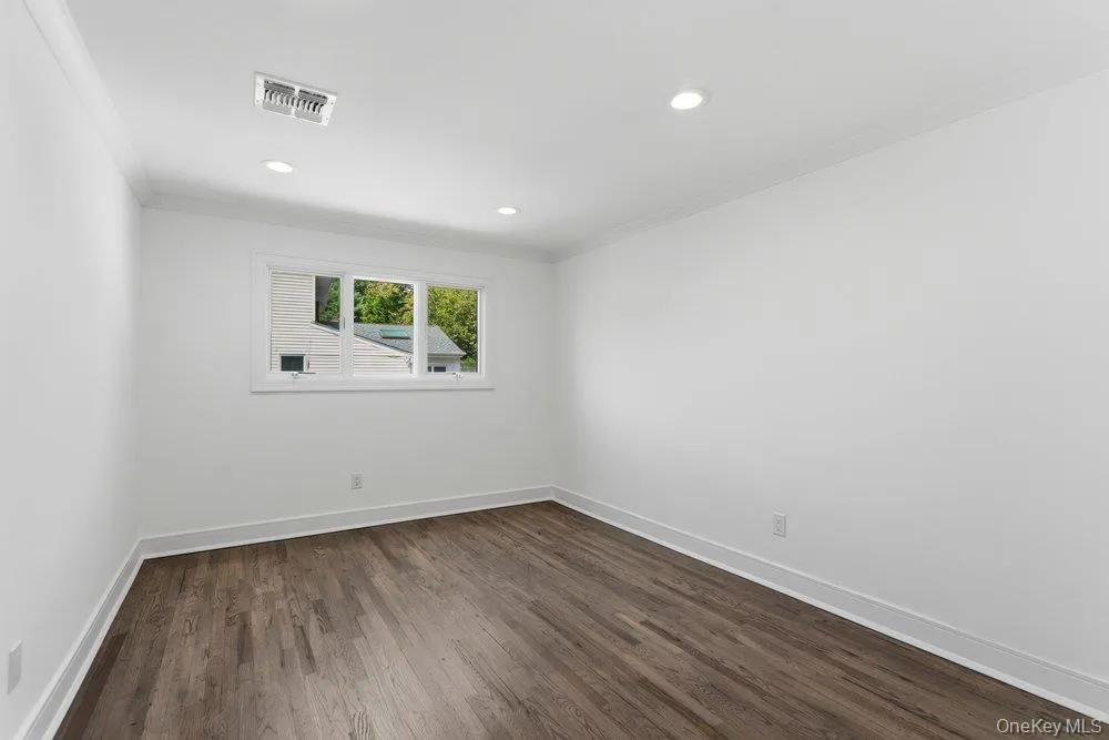 185 Harvard Drive #L Plainview, NY 11803