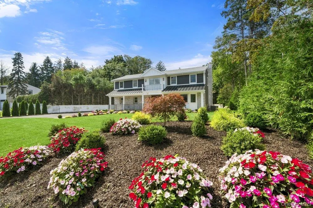3 Aron Drive Woodbury, NY 11797