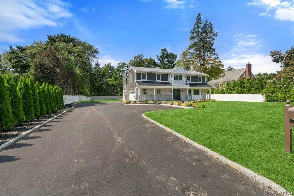 3 Aron Drive Woodbury, NY 11797