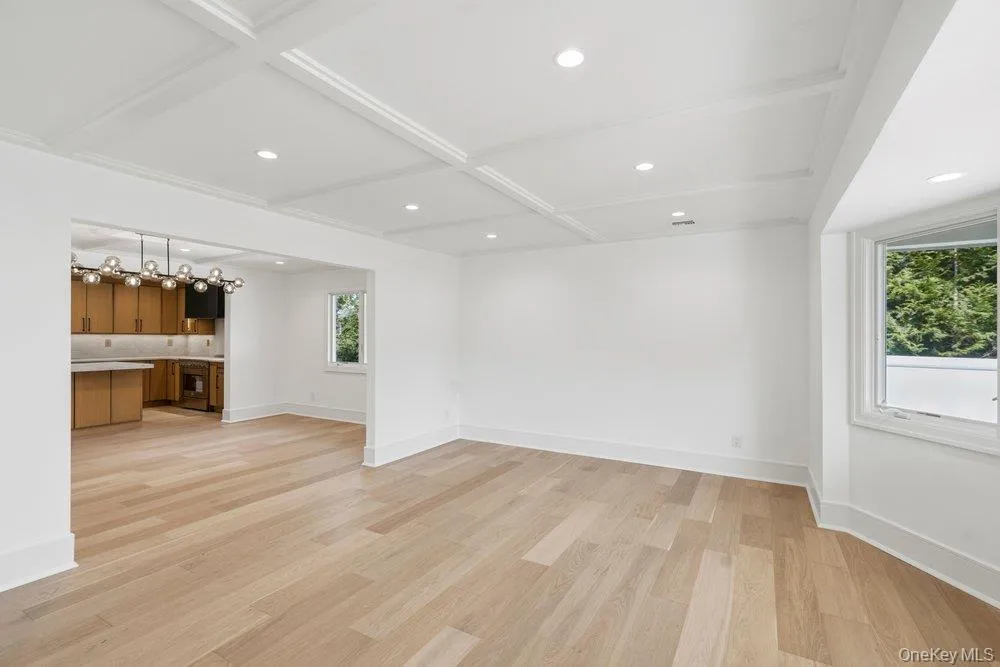 3 Aron Drive Woodbury, NY 11797