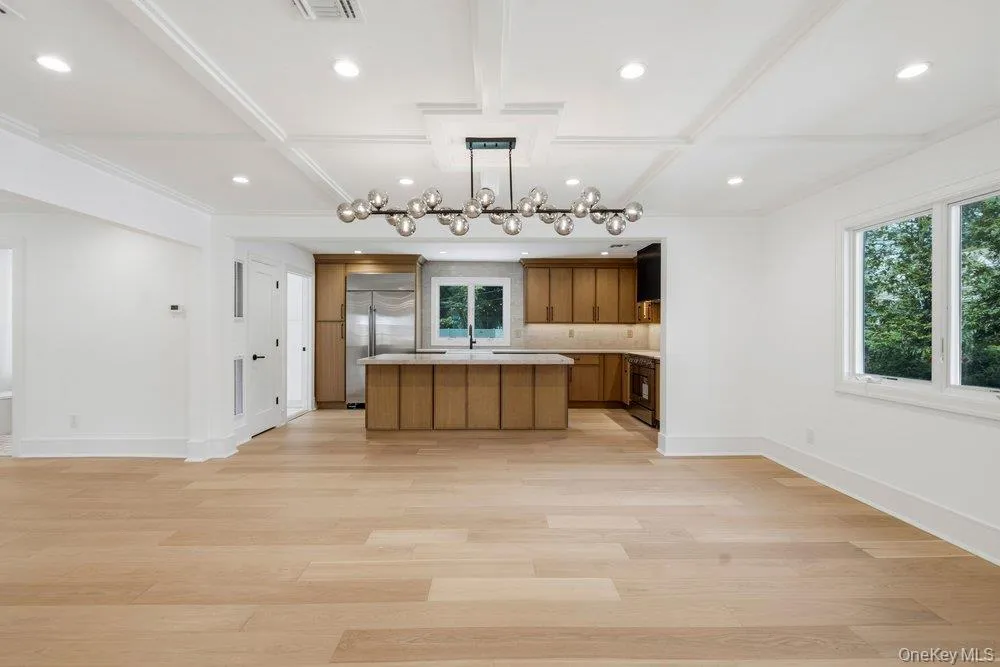 3 Aron Drive Woodbury, NY 11797