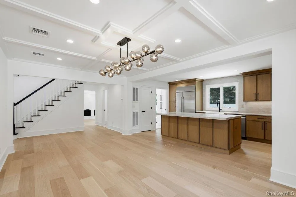 3 Aron Drive Woodbury, NY 11797