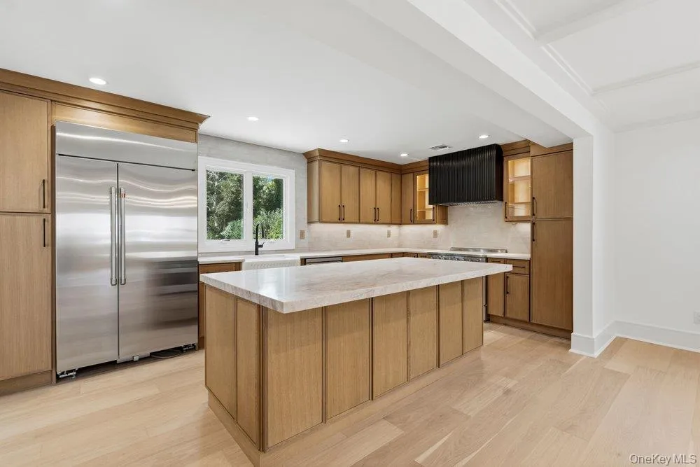 3 Aron Drive Woodbury, NY 11797