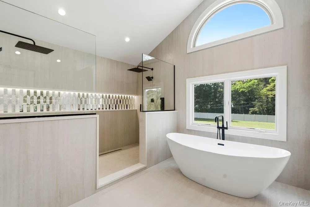 3 Aron Drive Woodbury, NY 11797