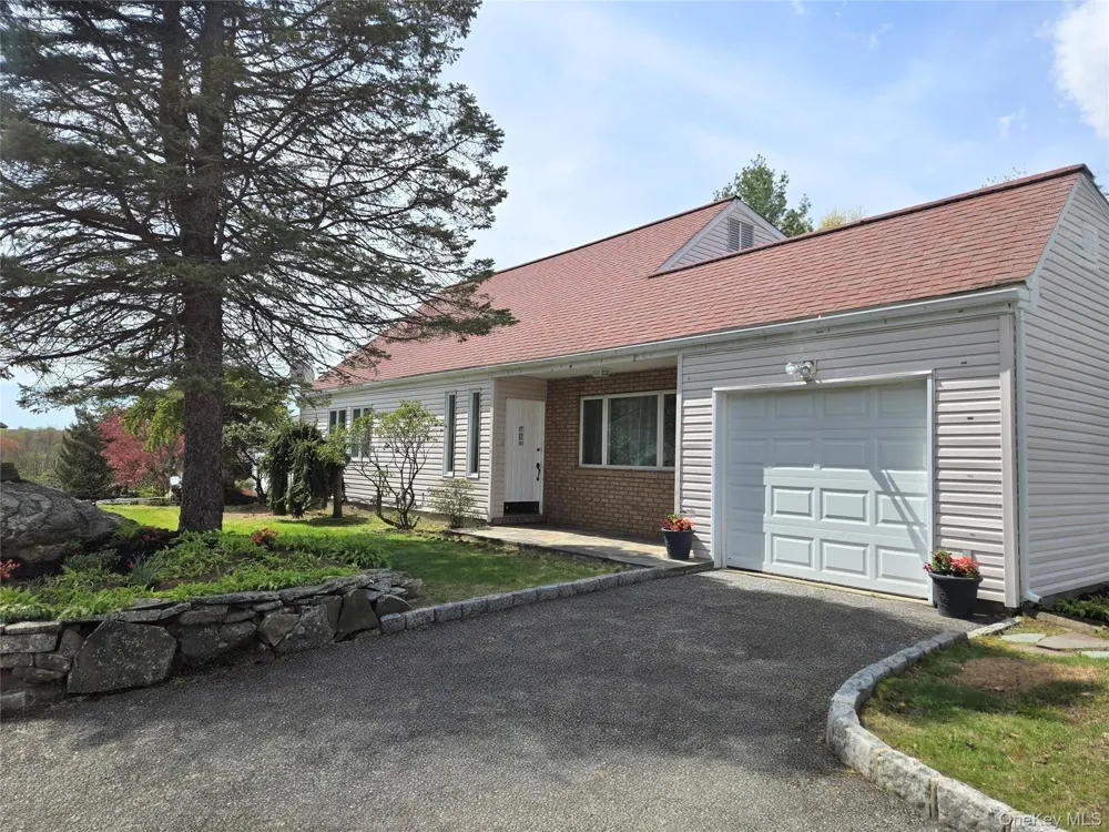 2585 Farsund Drive Yorktown Heights, NY 10598