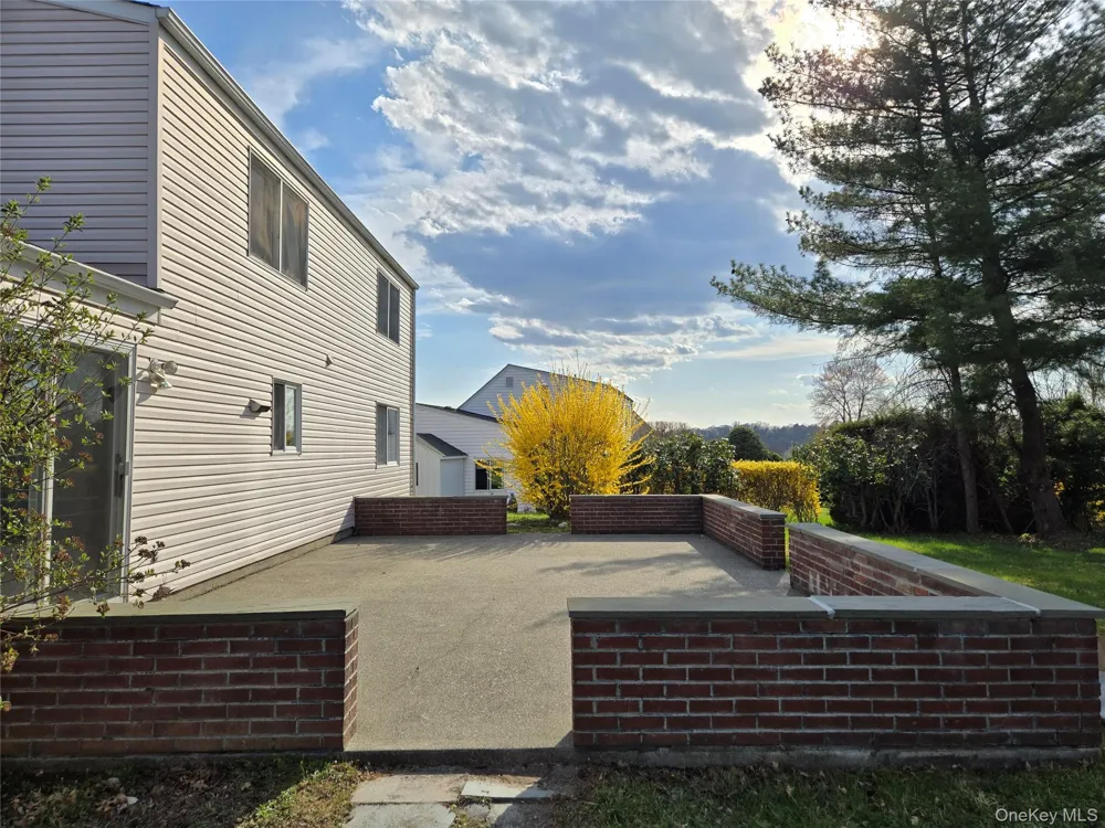 2585 Farsund Drive Yorktown Heights, NY 10598