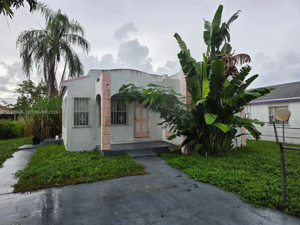 1472 W 34th St Riviera Beach, FL 33404
