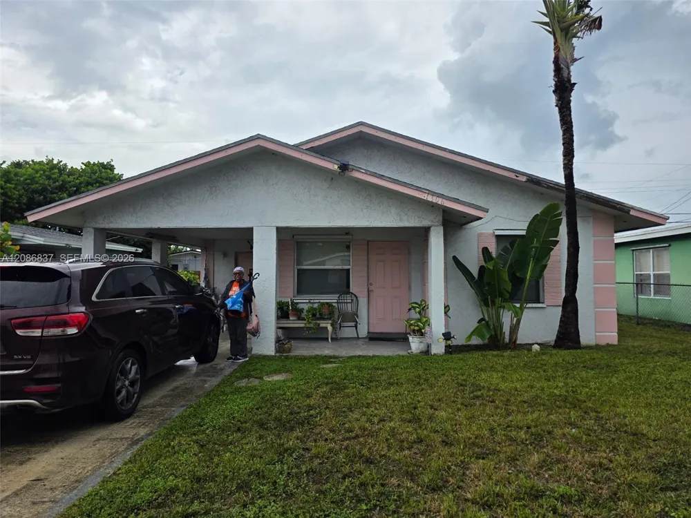 1306 W 23RD ST Riviera Beach, FL 33408