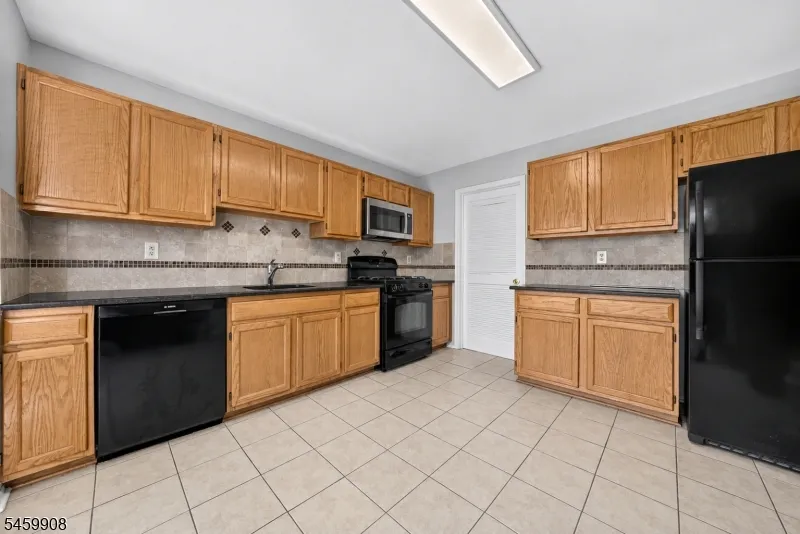 216 Copeley Way North Brunswick, NJ 08902