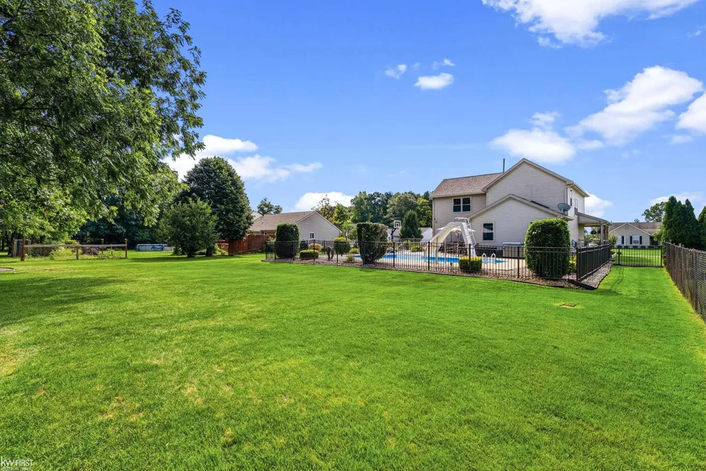 5460 Deer Trail Fenton Charter Township, MI 48451