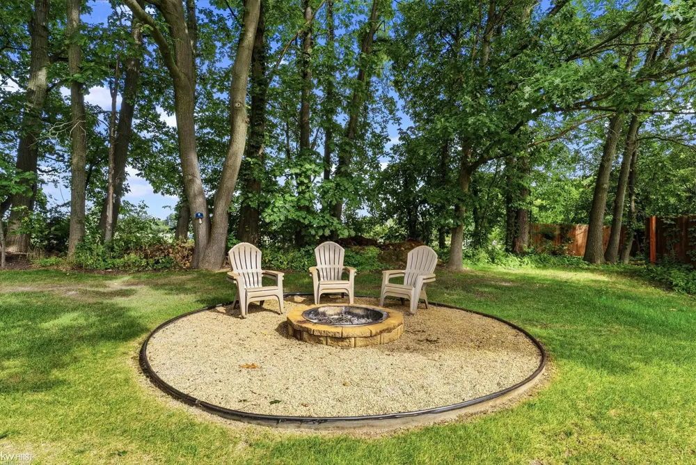 5460 Deer Trail Fenton Charter Township, MI 48451