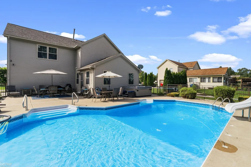 5460 Deer Trail Fenton Charter Township, MI 48451