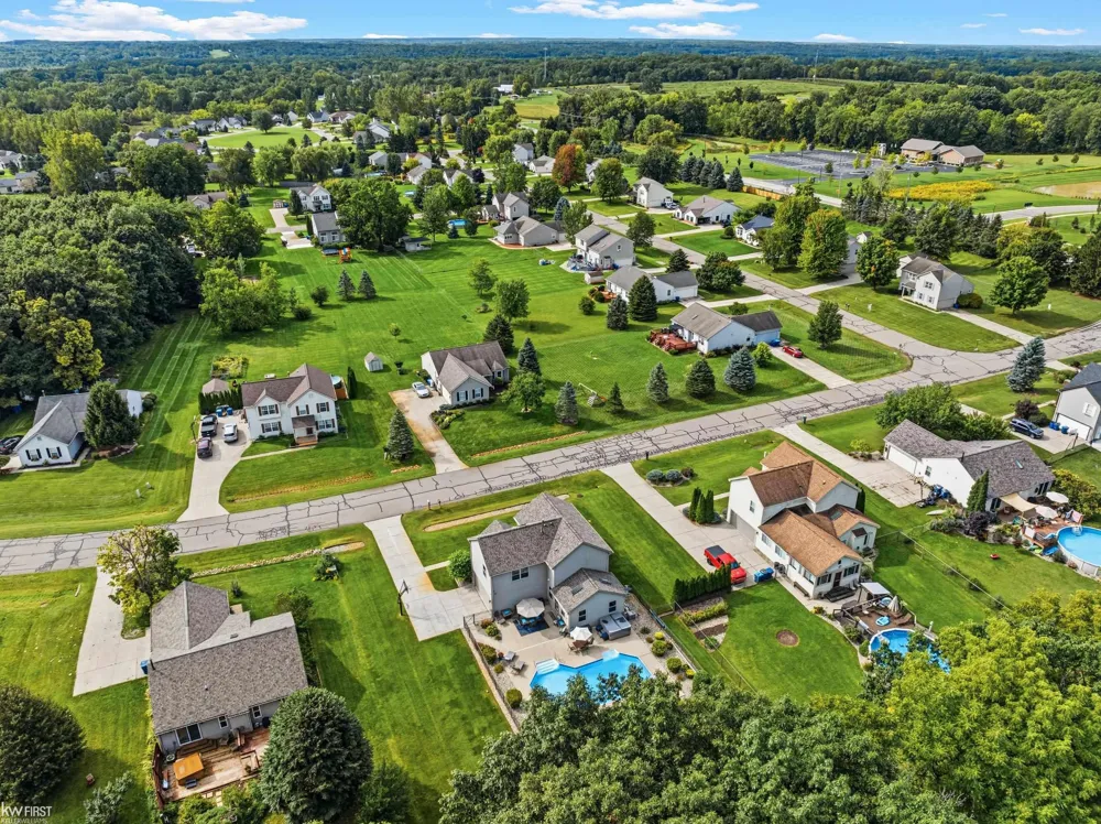 5460 Deer Trail Fenton Charter Township, MI 48451