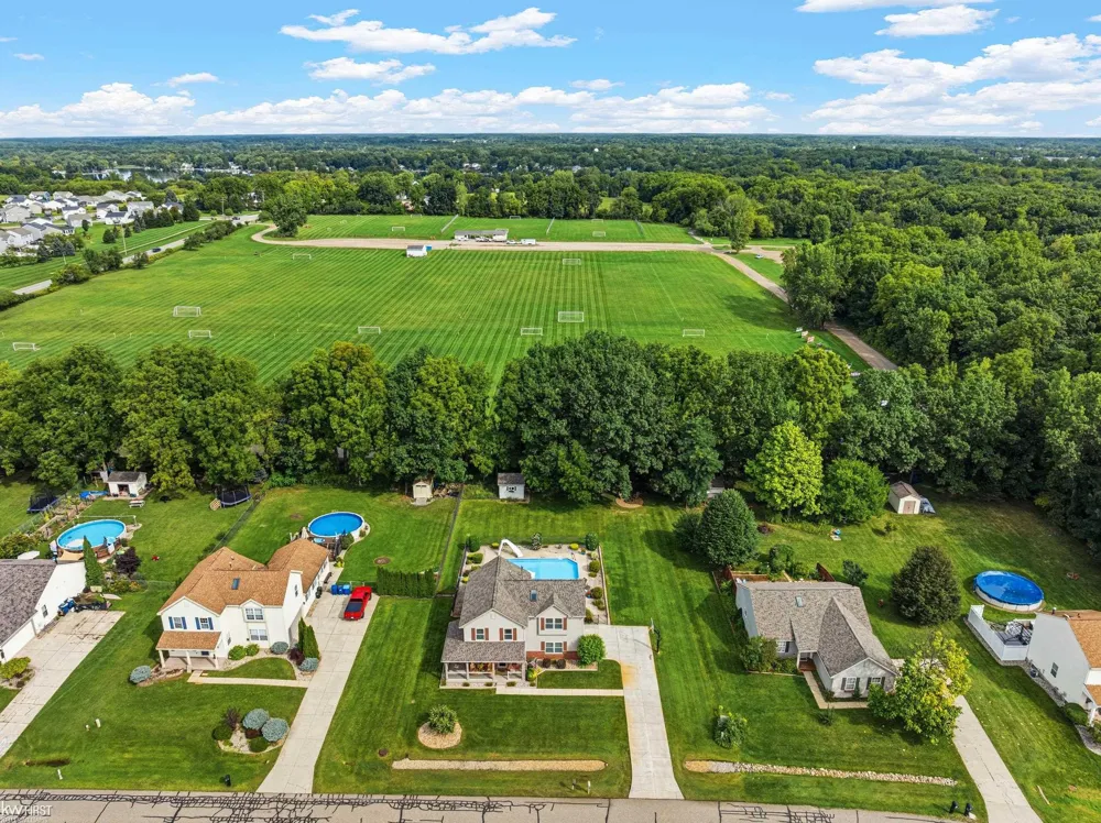 5460 Deer Trail Fenton Charter Township, MI 48451