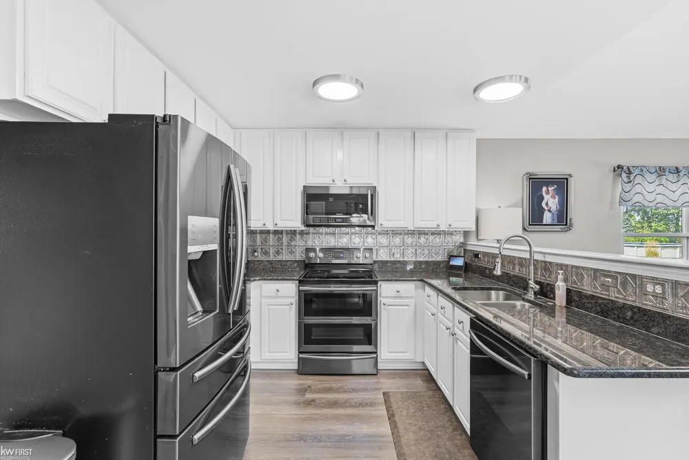 5460 Deer Trail Fenton Charter Township, MI 48451