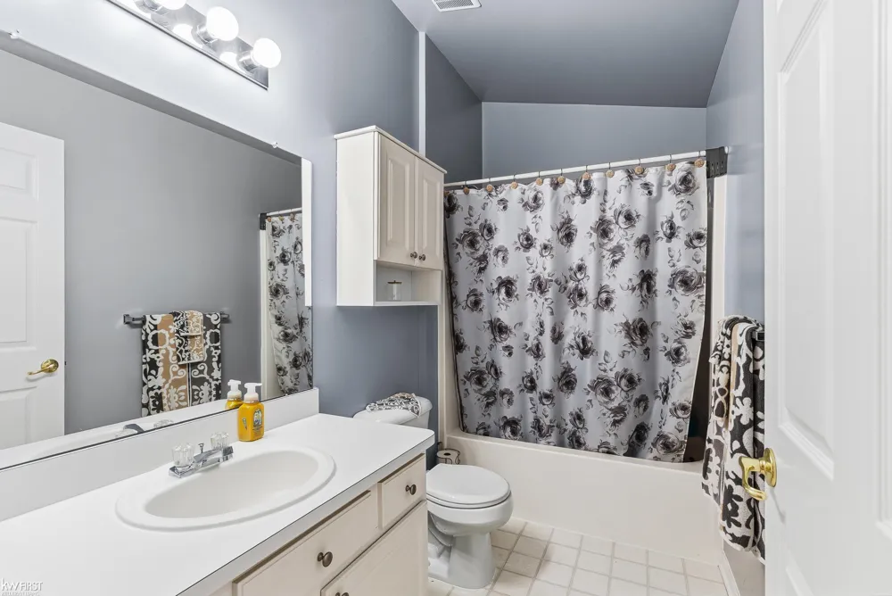 5460 Deer Trail Fenton Charter Township, MI 48451