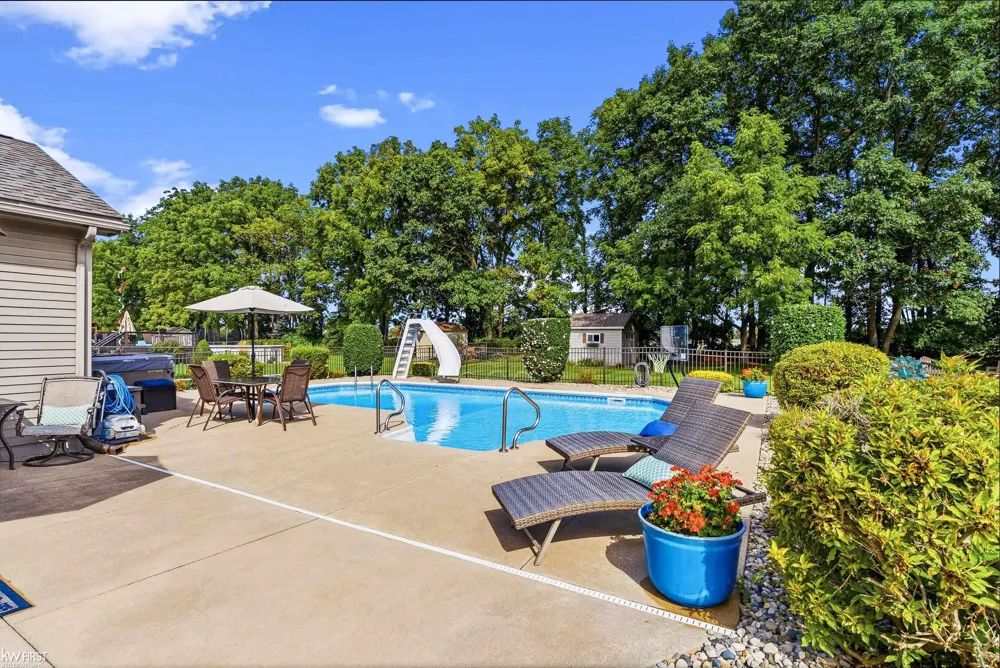 5460 Deer Trail Fenton Charter Township, MI 48451