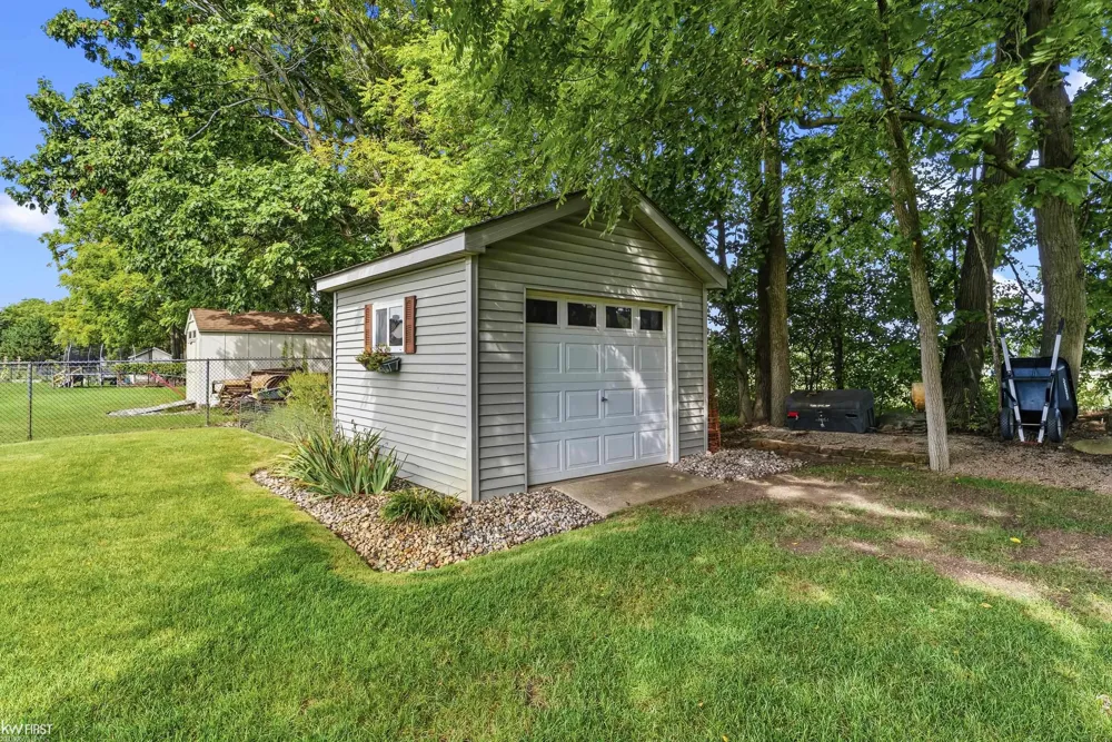 5460 Deer Trail Fenton Charter Township, MI 48451
