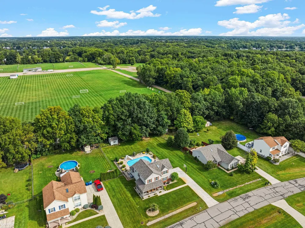 5460 Deer Trail Fenton Charter Township, MI 48451