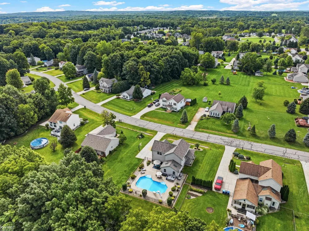 5460 Deer Trail Fenton Charter Township, MI 48451